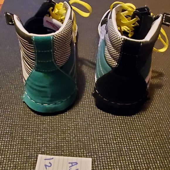 FLASH SALE Vans high tops - Picture 4 of 5